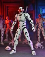Figura Ultimate Elite Synja Patrol Bot 7” – The Last Ronin - Imagen 5