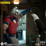 Peacemaker One:12 Collective Peacemaker MEZCO - Imagen 9